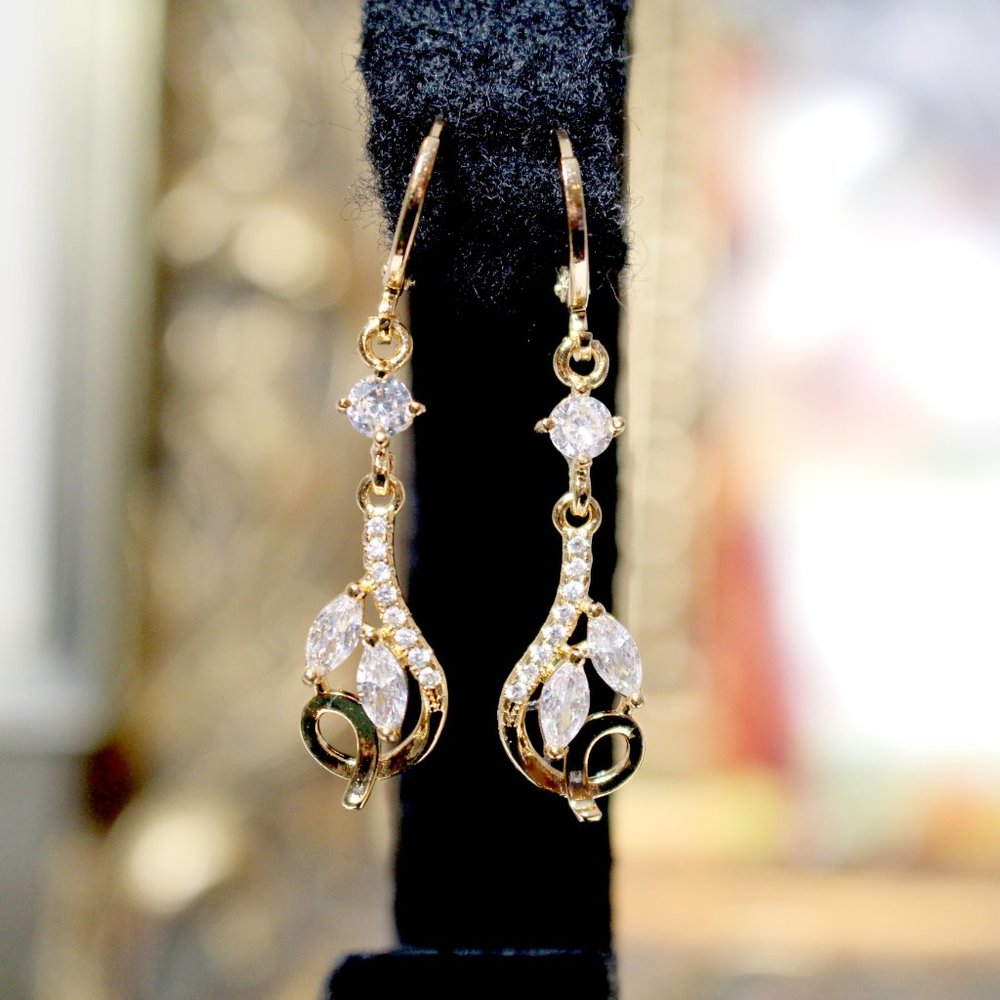 💫18k Gold Filled Swirl Topaz Zircon Hollow Waterdrop Earrings💫
